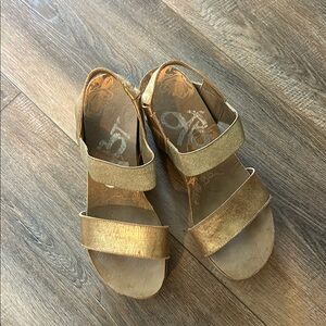 OTBT Gold Strappy Women's Wedge Sandals size 9 NWOT